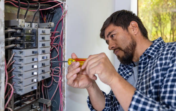 Best Affordable Emergency Electrician  in Lakeland Highlands, FL